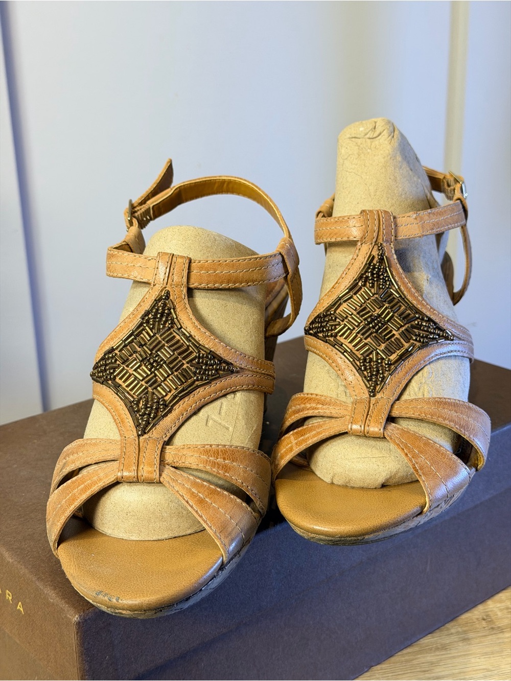 Clarks Bendables Brown Leather Fiddle Bridge Beaded Cork Wedge Sandals Size 8M